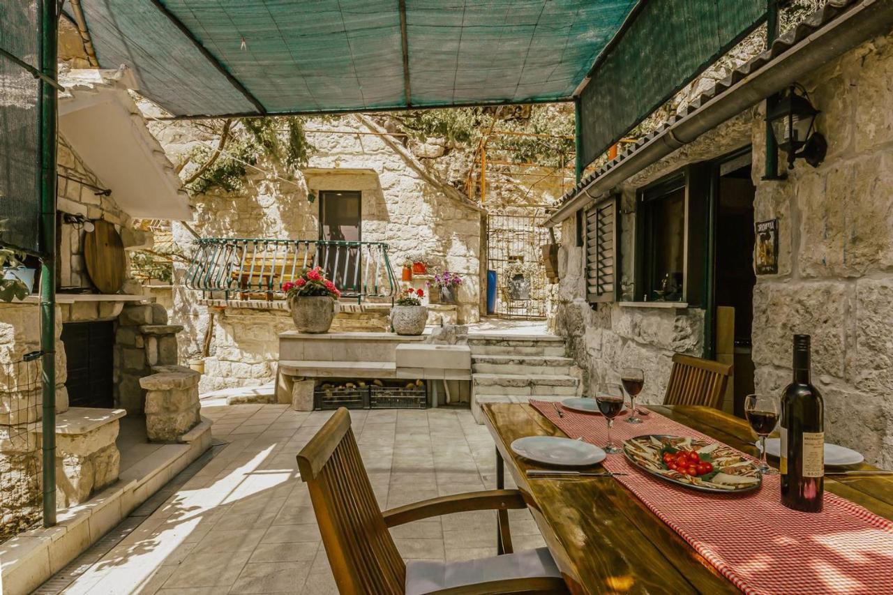 Вілла Mini Stone House Оміш Екстер'єр фото