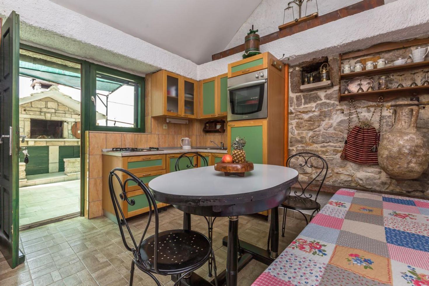 Вілла Mini Stone House Оміш Екстер'єр фото