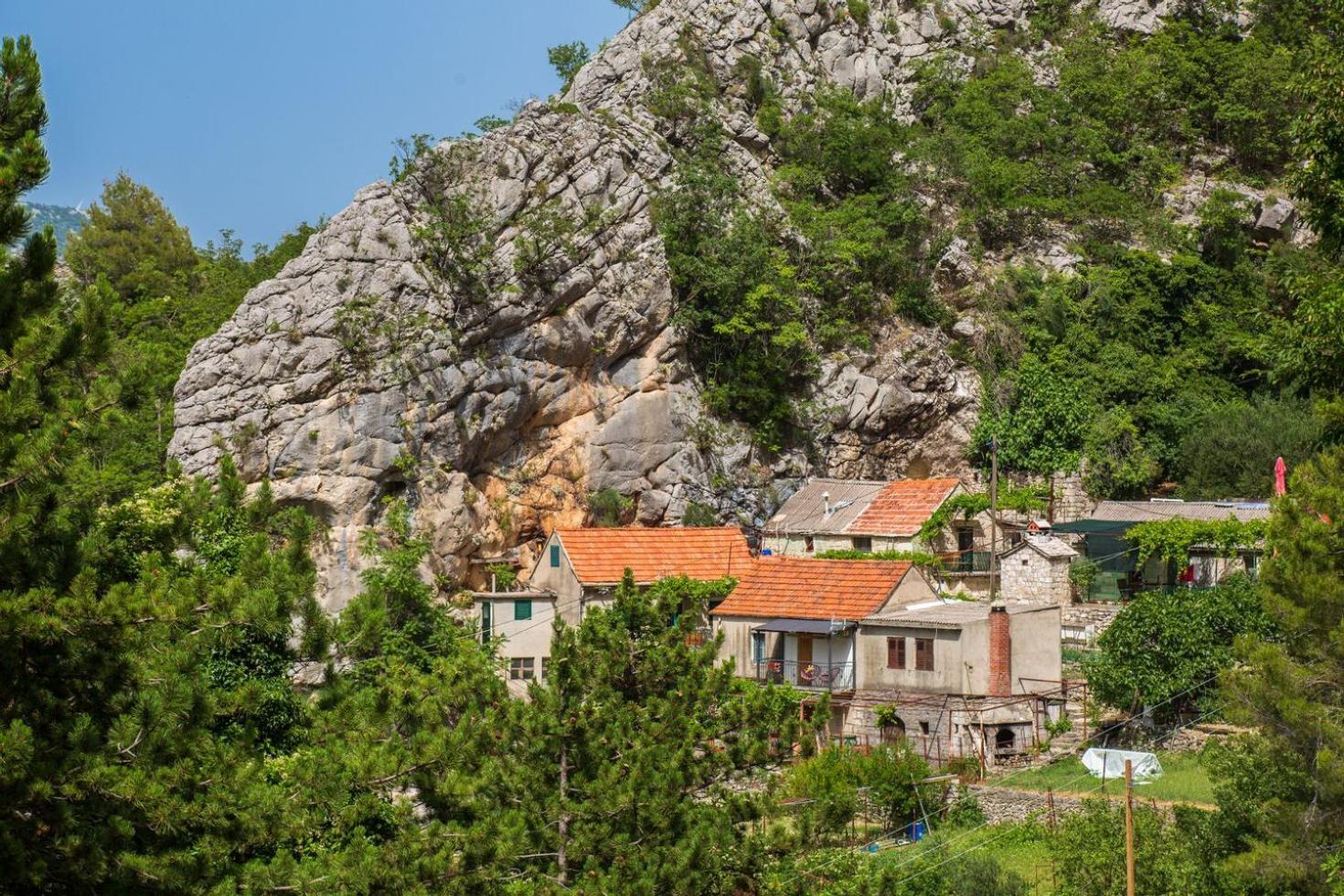 Вілла Mini Stone House Оміш Екстер'єр фото