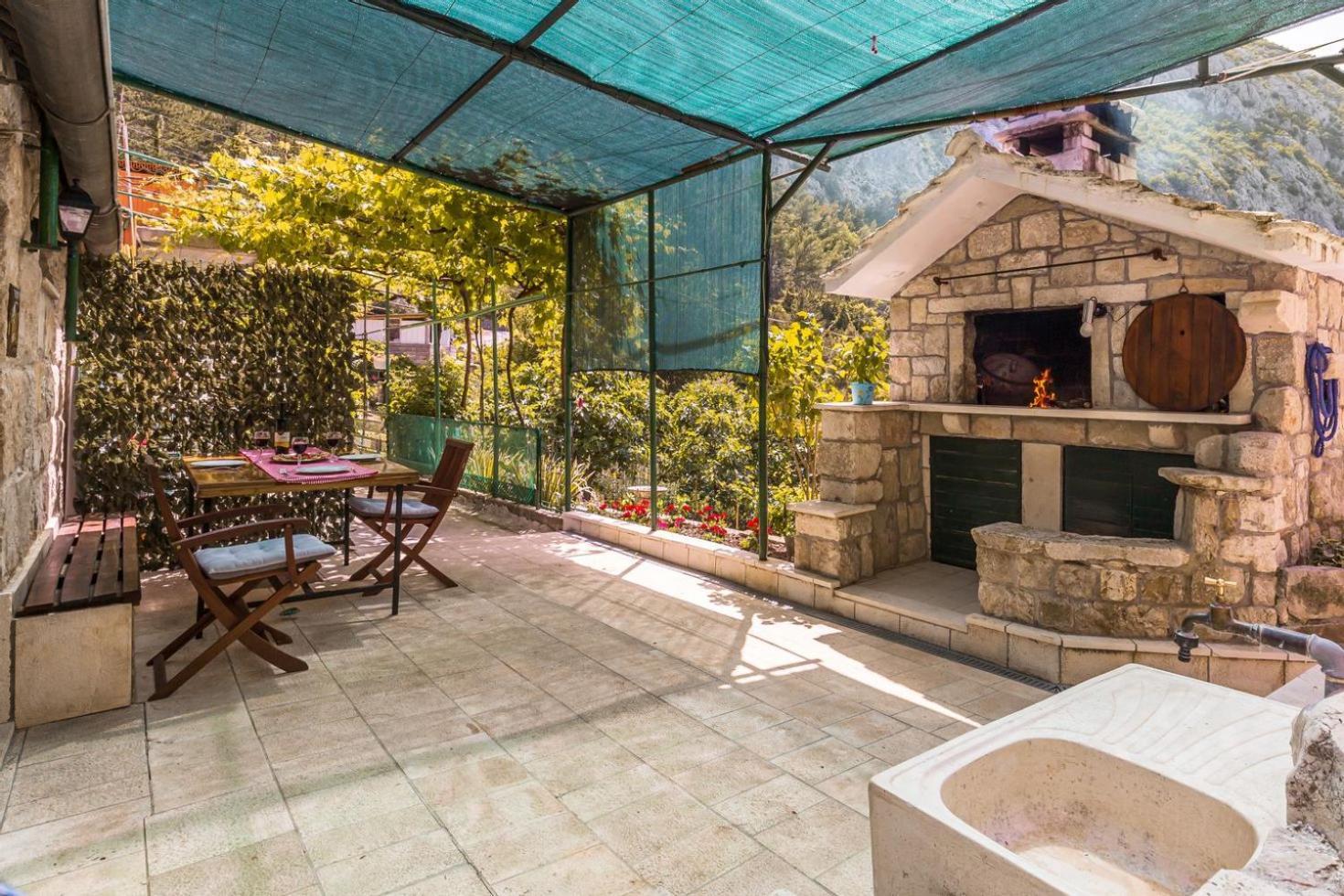 Вілла Mini Stone House Оміш Екстер'єр фото
